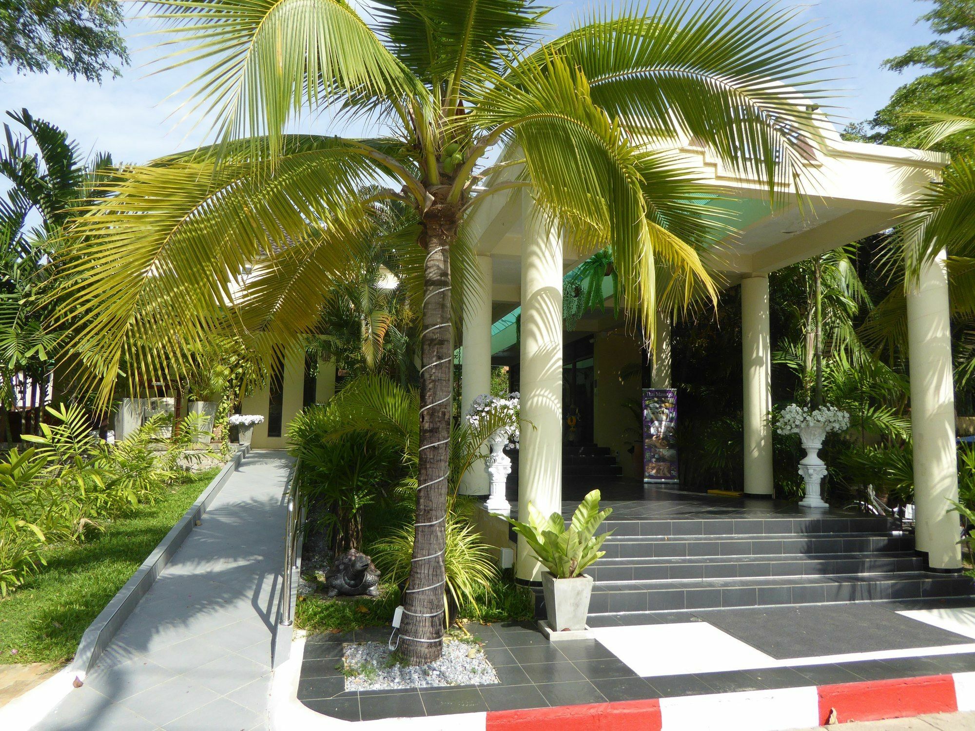 Tropicana Beach Villa At Vip Resort Ban Phe Exterior photo