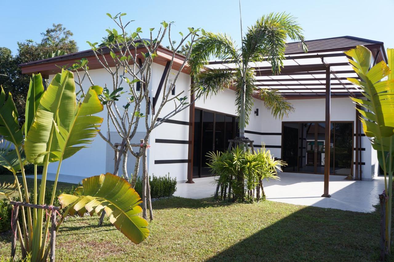 Tropicana Beach Villa At Vip Resort Ban Phe Exterior photo